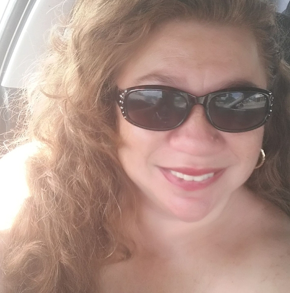 Meet your Posher, Julie - Picture 1 of 1